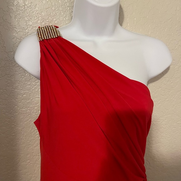 Gorgeous - Picture 3 of 3